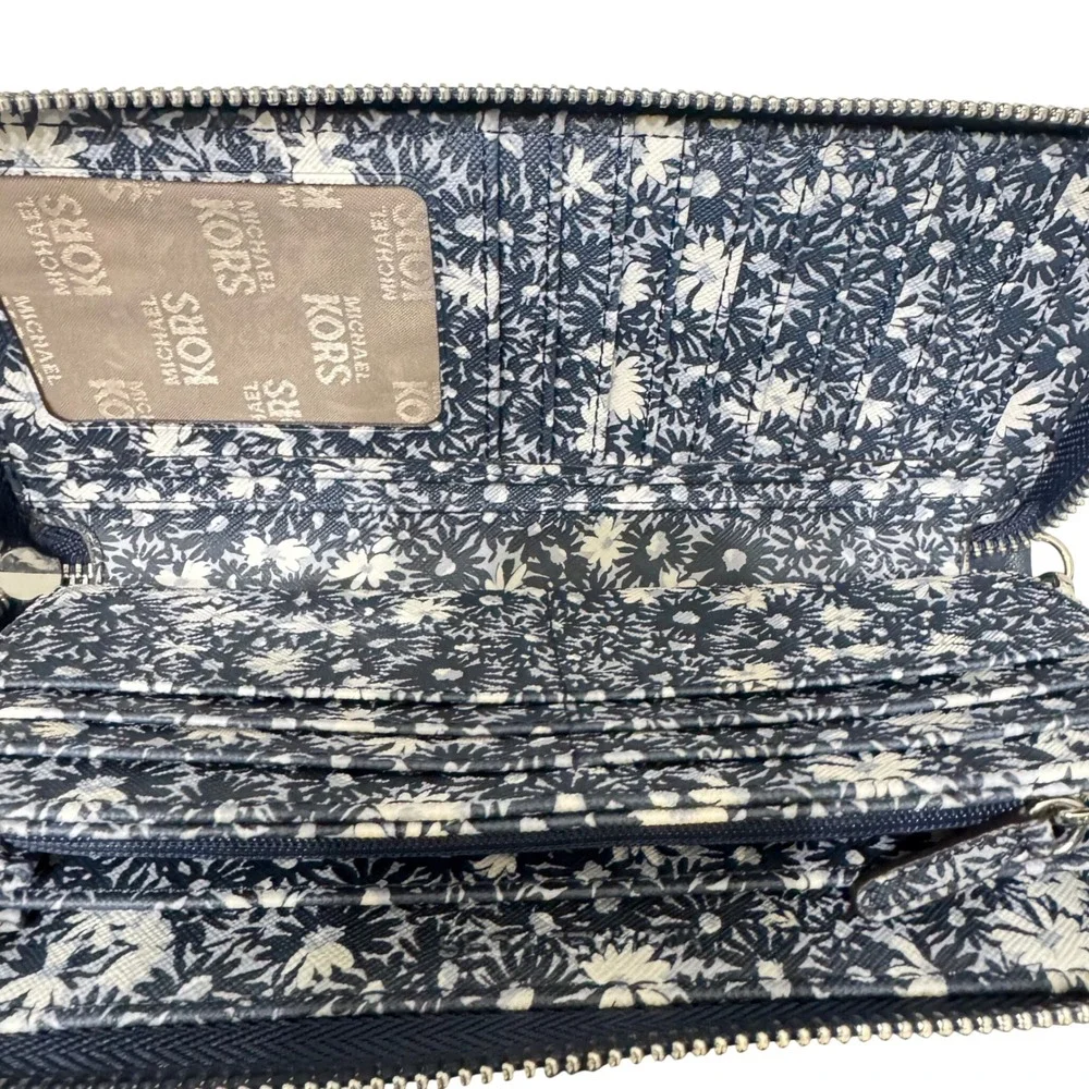 Michael Kors‎ Jet Set Travel Wallet Womens OS Navy Blue  Floral Wristlet